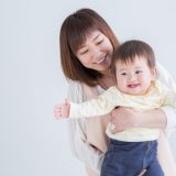 日本のシングルマザーの貧困率はなぜ上昇を続けているのか